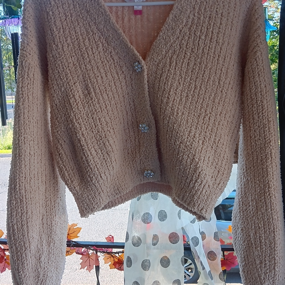 NWT No BOUNDARIES Super Soft tan sweater